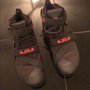 Nike Zoom Lebron James Shoes size 11